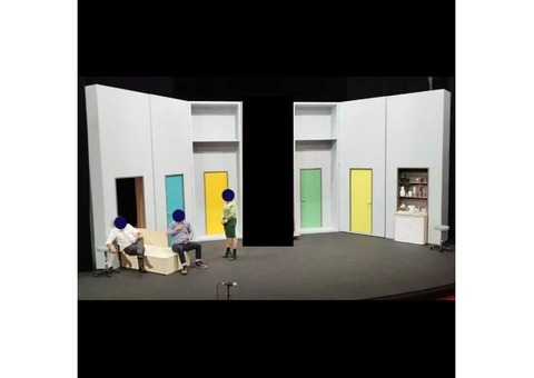Décor avec 4 portes