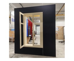 Décor fenêtre sur cadre acier