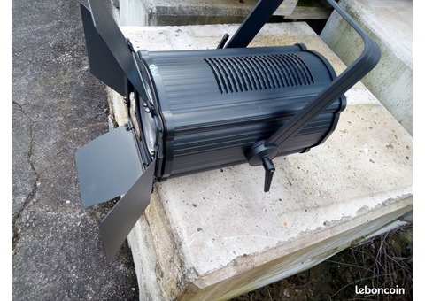 Projecteur Fresnel LED zoom 300 W