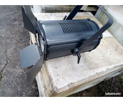 Projecteur Fresnel LED zoom 300 W