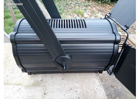 Projecteur Fresnel LED zoom 300 W