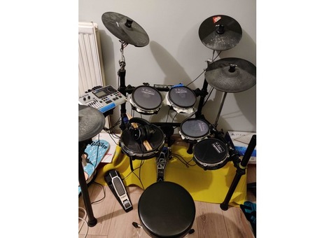 Batterie élèctronique Alesis DM10 studio kit