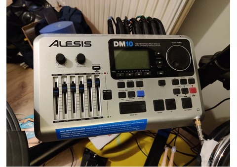 Batterie élèctronique Alesis DM10 studio kit