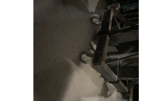 Vends 1 pied de levage ALT 550