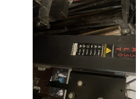 Vends 1 pied de levage ALT 550