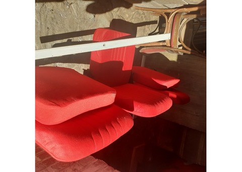 Vends 16 fauteuils de théâtre assise relevable sans accoudoirs