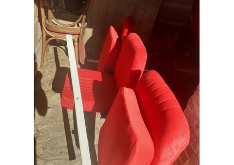 Vends 16 fauteuils de théâtre assise relevable sans accoudoirs