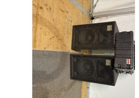 Lot enceintes pro McCauley SA121 câbles ampli Peavey CS800X offert à réparer