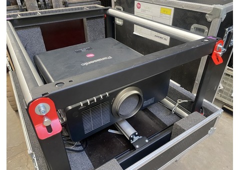 Vidéoprojecteur Panasonic 8 500 lumens WUXGA DLP 2 400 unité 1 dispo