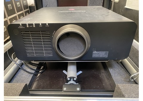 Vidéoprojecteur Panasonic 8 500 lumens WUXGA DLP 2 400 unité 1 dispo