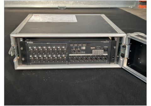 Boîtier de scène numérique Yamaha SB168ES