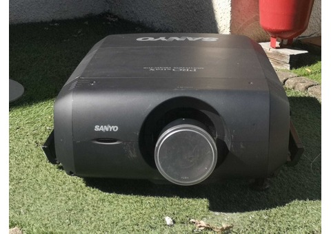 VIDÉOPROJECTEUR SANYO PLCXF47