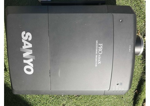 VIDÉOPROJECTEUR SANYO PLCXF47