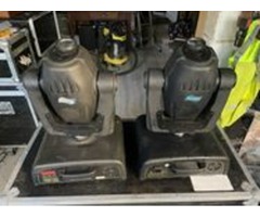 4 Lyres Crazy head 250 et leurs flight case à roulettes