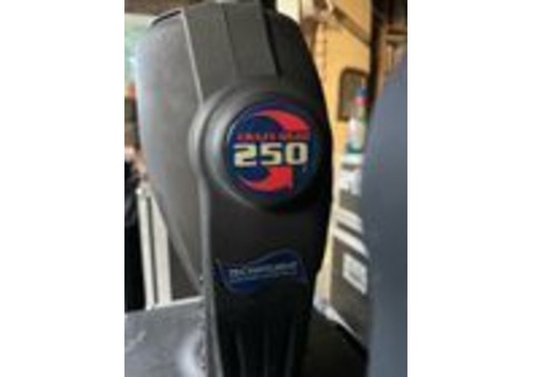 4 Lyres Crazy head 250 et leurs flight case à roulettes