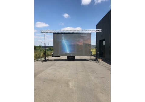 ECRAN GEANT LED KINESIK AIRSCREEN FIRST LINE CURVE SERIE PITCH 39 extérieur de 5mx3m soit 15m2
