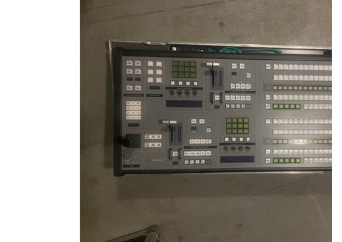 Régie vidéo professionnelle Blackmagic ATEM 2 ME prête à lemploi