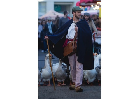 LOT DE 2 CAPES AVEC CAPUCHES