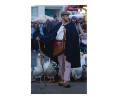 LOT DE 2 CAPES AVEC CAPUCHES