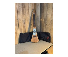 Martin Backpacker Steel String électro custom punk médiéval