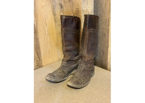 Chaussures en cuir dont poulaines médiévales