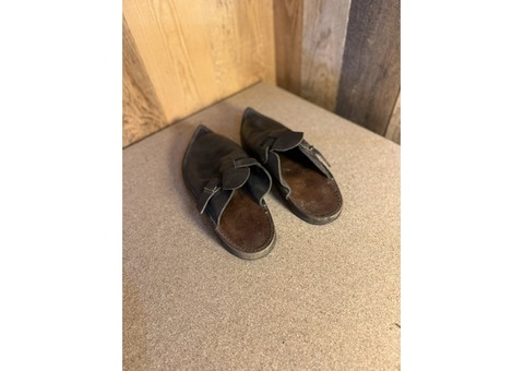 Chaussures en cuir dont poulaines médiévales