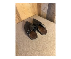 Chaussures en cuir dont poulaines médiévales