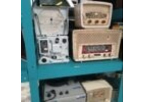 Objet rétro postes radio téléviseurs dépoque