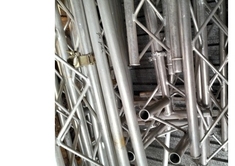 theatre complet scène en bois et grill en aluminium