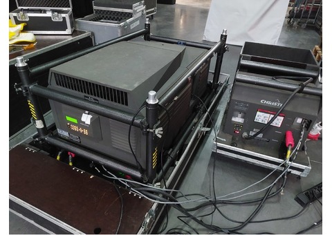 CHRISTIE 30 000 Lumens Roadie HD30K accessoires 3 lampes flightcase 1 optique