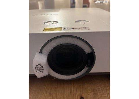 Vidéo projecteur laser Sony VPLPHZ60