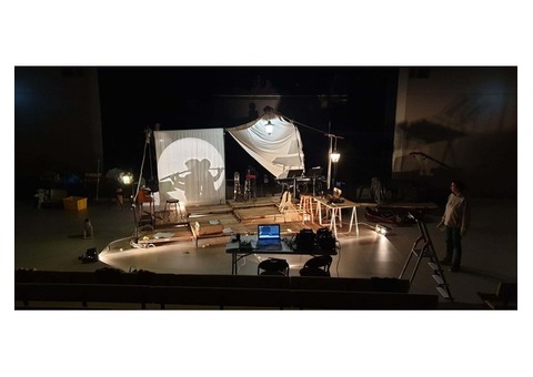 Vend scènedécor à hauteurs multiples en bois et métal