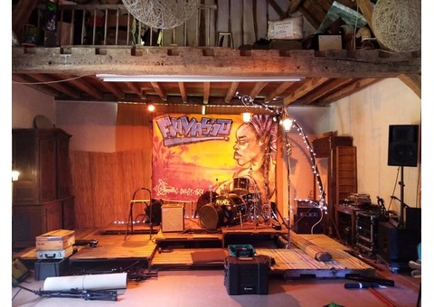 Vend scènedécor à hauteurs multiples en bois et métal