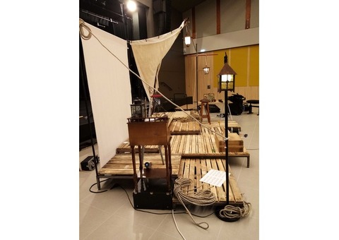 Vend scènedécor à hauteurs multiples en bois et métal