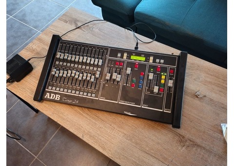 Kit Éclairage Scène ADB 6 Projecteurs 2 Gradateurs Micropack Table Tango 24