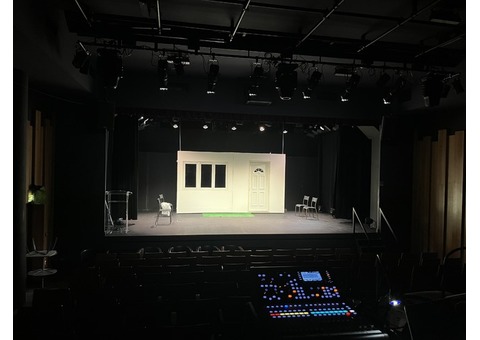 Décor de maison blanche avec porte et fenêtre PVC