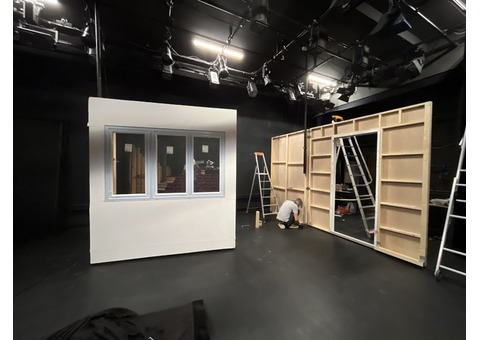 Décor de maison blanche avec porte et fenêtre PVC