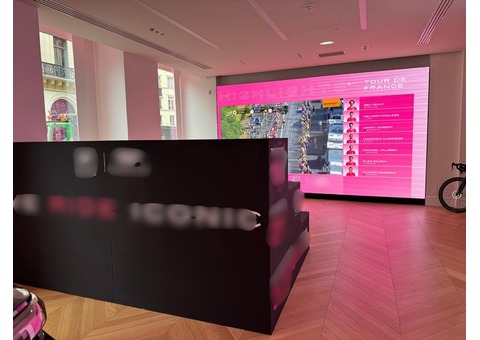 Estrade scénographique noire sur mesure 2 blocs assemblables 300 x 200 x 150 cm