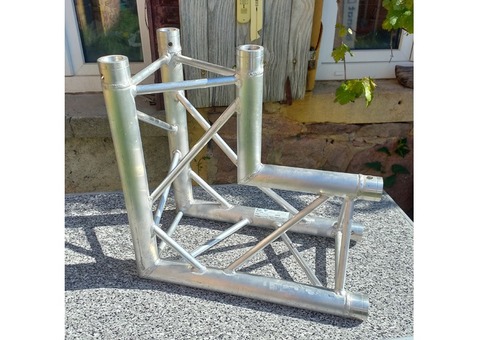 structure aluminium 300mm triangulaire