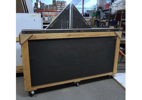 Praticables de scène 200x100 et autres dimensions avec chariot de transport et pieds