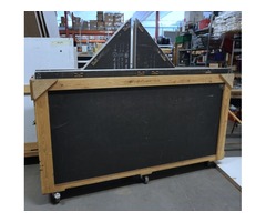 Praticables de scène 200x100 et autres dimensions avec chariot de transport et pieds