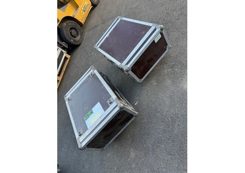 LOT DE DEUX RACKS AMPLI VIDES 6U