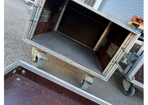 LOT DE DEUX RACKS AMPLI VIDES 6U
