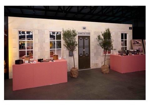 Grand décor de village 41 ml de façades de commerces anciens