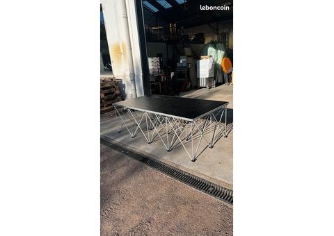 Scène 12m2 noire H60cm avec jupe de scène