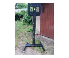 pied tv grand écran à roulettes