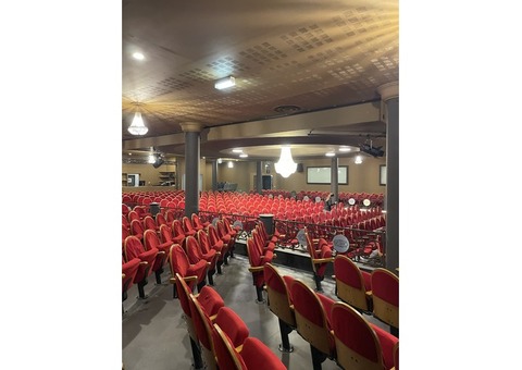 Fauteuils de spectacle 700 pièces dispo
