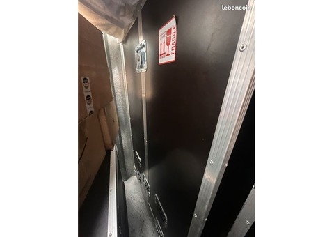 Grand Flight Case sur mesure pour écran 55