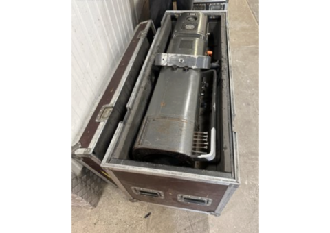 Poursuite Robert Juliat Korrigan HMI1200 en flycase avec pied