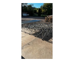 Scène 12m2 noire H60cm avec jupe de scène